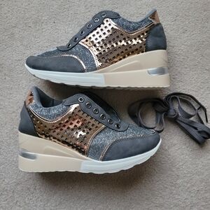 Platform Women's Gray and Gold Sneakers No Brand - Size 35 (US 5)
